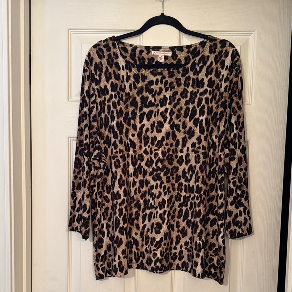 JM Collection Leopard Print Women's pullover Top with 3/4 sleeves EUC